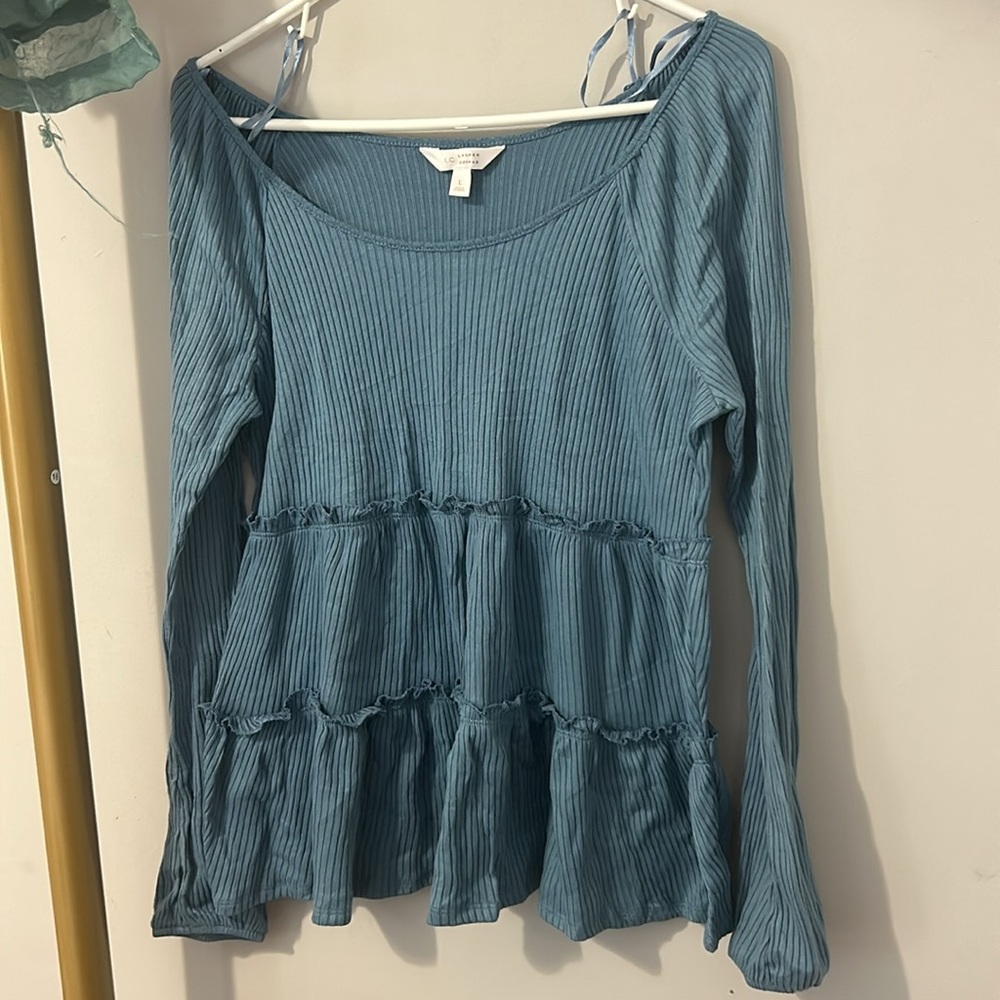 Blue Lauren Conrad tiered top with long sleeves